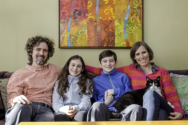Family-pictures-with-your-pet-at-home.webp